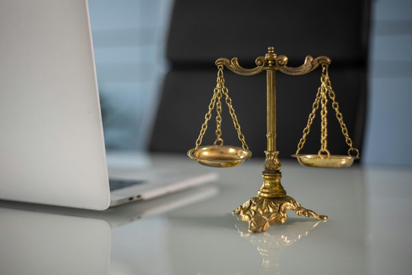 Avocat pour entreprises en difficulté : rebondir à versailles